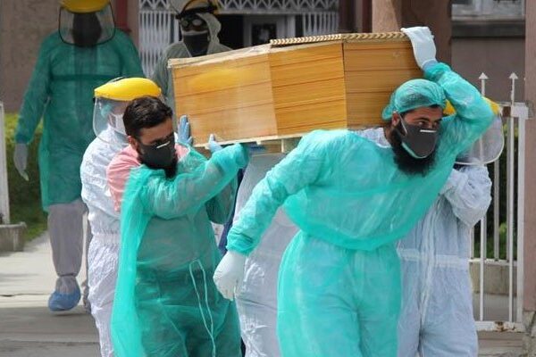 پنجاب حکومت نے کورونا سے جاں بحق افراد کی تدفین کے ایس او پیز میں نرمی کر دی