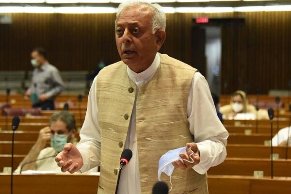 پائلٹس کے ذہنوں پر کورونا سوار تھا، کراچی طیارہ حادثے کی رپورٹ اسمبلی میں پیش