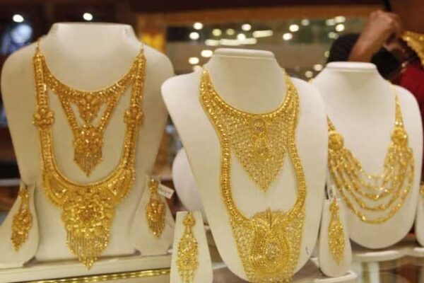 عالمی مارکیٹ سمیت پاکستان میں بھی سونے کی قیمت گر گئی