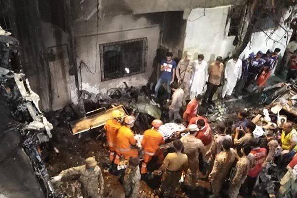ماہرین کا طیارہ حادثے کی رپورٹ پارلیمنٹ میں پیش کرنے پر اعتراض
