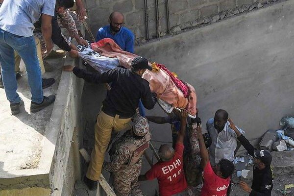 کراچی طیارہ حادثہ: ورثا نے مسافر شبیر احمد کی جگہ کسی اور کی تدفین کر دی