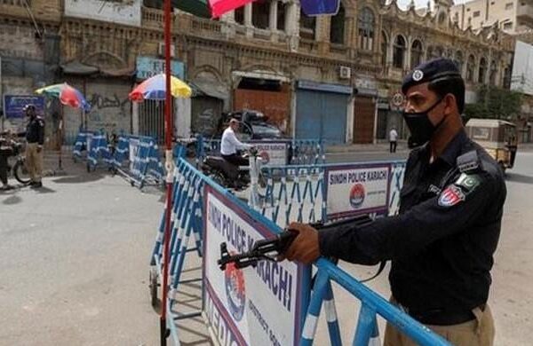 کراچی کے تمام اضلاع کے مخصوص علاقوں میں سخت لاک ڈاؤن کا فیصلہ
