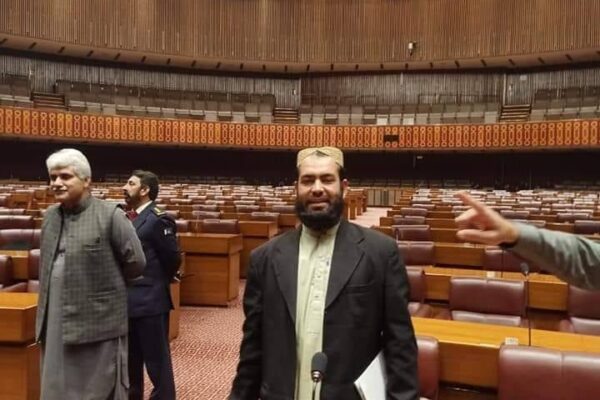 چمن پاک افغان بارڈر کی بندش کی وجہ سے سرحدی علاقوں کے لوگ نان شبینہ کے محتاج ہو گئے ہیں۔  حافظ صدیق مدنی