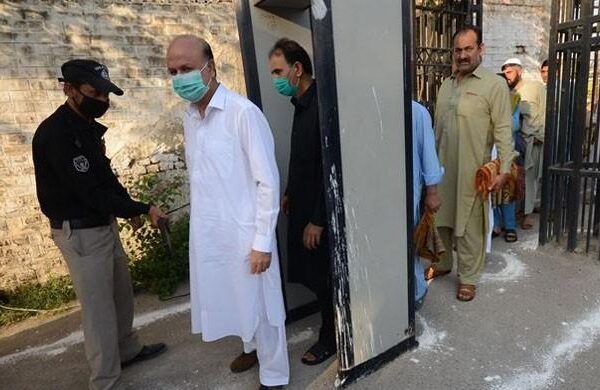 ملک میں آج اب تک کورونا سے مزید 39 ہلاکتیں، 2320 نئے کیسز رپورٹ