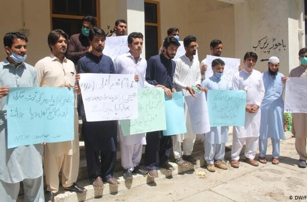 خیبر پختونخوا کے قبائلی اضلاع میں انٹرنیٹ کی عدم دستیابی، طلبا کے لیے مسئلہ