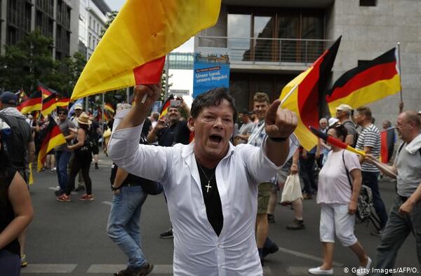 جرمنی میں دائیں بازو کی سیاسی قوتوں کے گرد گھیرا تنگ