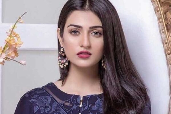 مختصر کپڑے نہیں پہن سکتی اس لئے فلم میں کام نہیں کرتی، سارہ خان