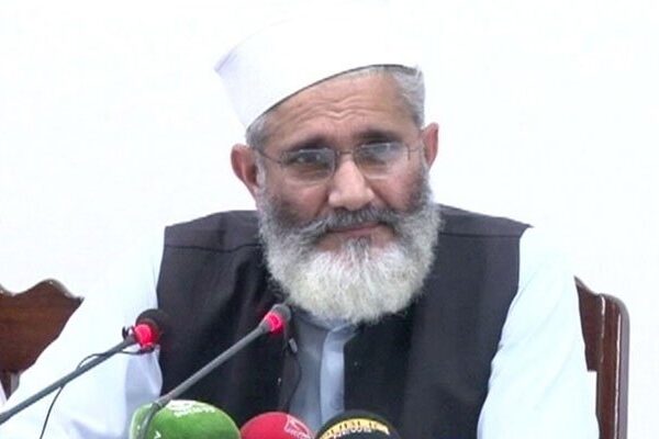 ٹائیگر فورس سے شورو غل کرا کے ذریعے ٹڈی دل بھگانے کا کام لیا جائے۔ سراج الحق