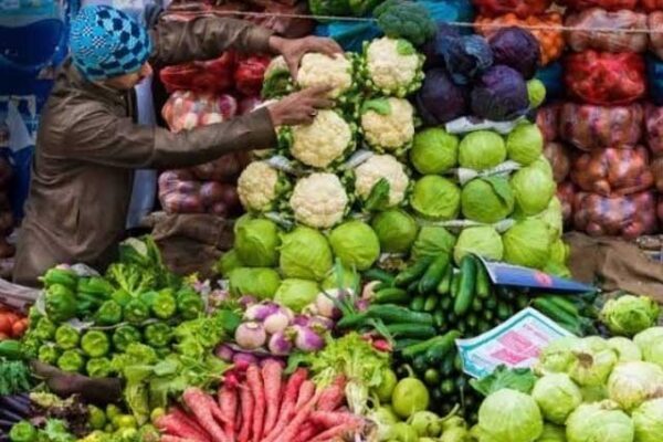پٹرول نرخ بڑھنے سے سبزیوں، پھلوں کی قیمتیں آسمان چُھونے لگیں