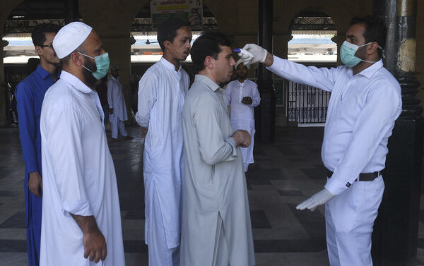 ملک میں آج اب تک کورونا سے مزید 9 ہلاکتیں، 370 نئے کیسز رپورٹ