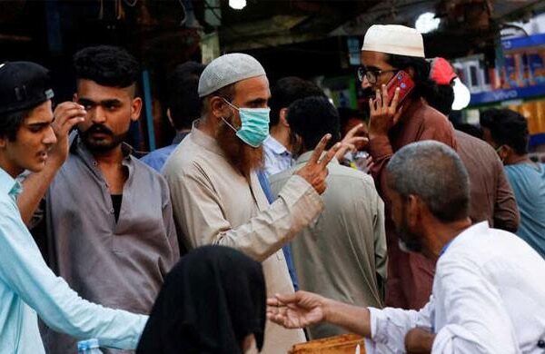 کورونا وائرس کا خطرہ ٹلا نہیں مگر عوام حفاظتی اقدامات سے دور ہونے لگے: سروے