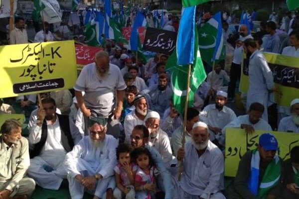 جماعت اسلامی کا کے الیکٹرک کیخلاف شاہراہ فیصل پر دھرنا