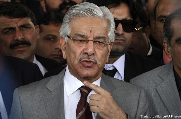 خواجہ آصف والا بیان عمران خان دیتے، تو ان کے خلاف بھی پرچہ کراتا، پی ٹی آئی رہنما