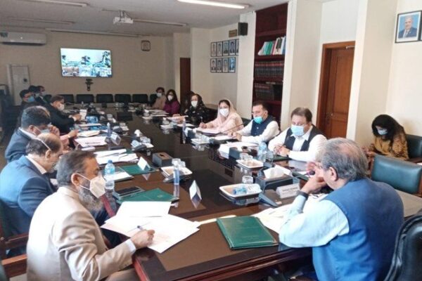 ملک بھر میں ستمبر میں تعلیمی ادارے کھولنے پر اتفاق