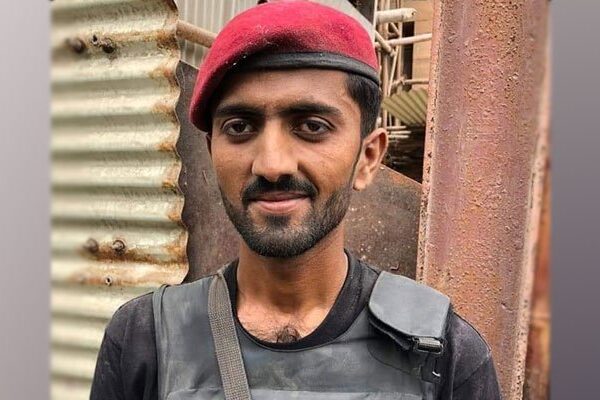 اسٹاک ایکسچینج پر دہشتگردوں کا حملہ ناکام بنانے والے اہلکار کے گھر میں جشن