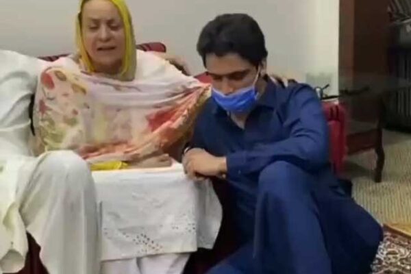 بوڑھی ماں پر تشدد کرنے والے بیٹے اور بہو کو ماں نے معاف کر دیا