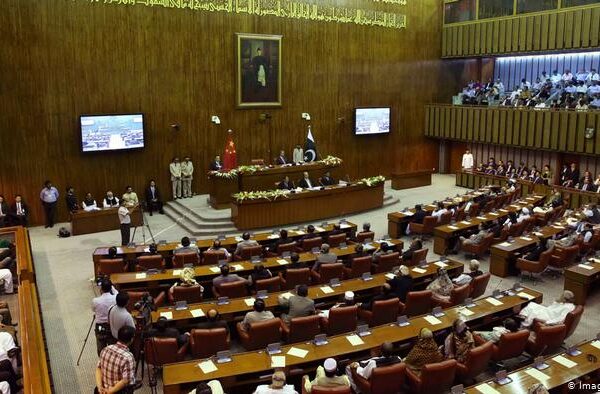 نشستیں بڑھانے کی منظوری: کیا بلوچستان کے مسائل حل ہوں گے؟
