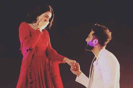 اداکارہ سارہ خان نے گلوکار فلک شبیر سے منگنی کر لی