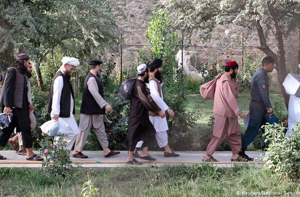 فرانسیسی شہریوں کو ہلاک کرنے والے تین طالبان قیدی نہ رہا کیے جائیں، فرانس