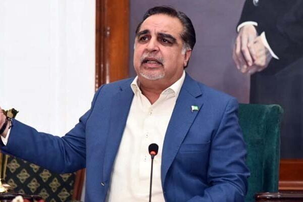 کراچی کے مسائل پر سندھ حکومت سے اتفاق نہ ہوا تو سخت کارروائی کے سوا چارہ نہیں: گورنر سندھ