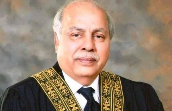 سندھ میں مافیا آپریٹ کر رہی ہے، مکمل تباہی ہے اور حکمران انجوائے کر رہے ہیں: چیف جسٹس