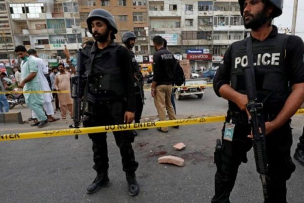 کراچی: گلشن حدید میں کریکر حملہ، خاتون سمیت 7 افراد زخمی