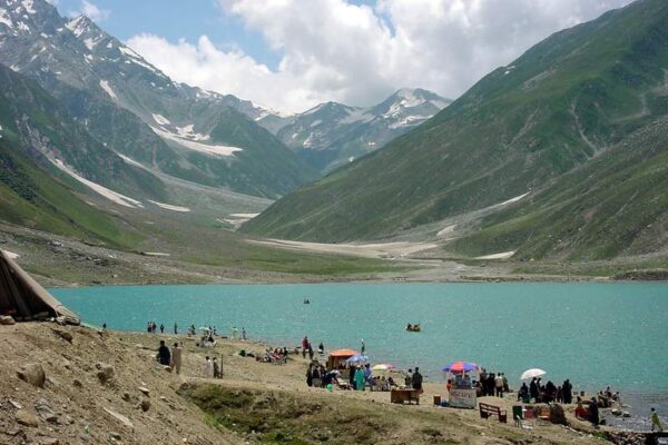 کاغان ناران جھیل سیف الملوک سیاحی مقامات