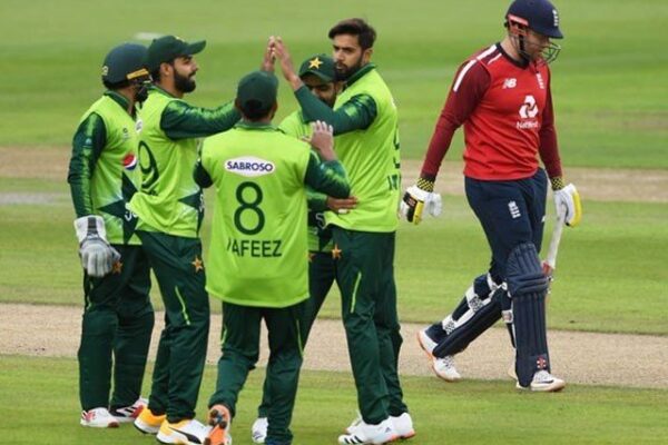 پاکستان اور انگلینڈ کا پہلا ٹی ٹوئنٹی میچ بارش کی نذر