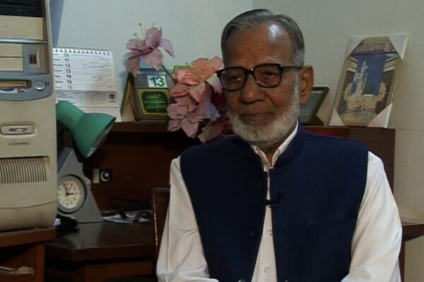 پروفیسر غفور احمد کی کتابوں میں پاکستانی سیاست کی چشم دید کہانی !