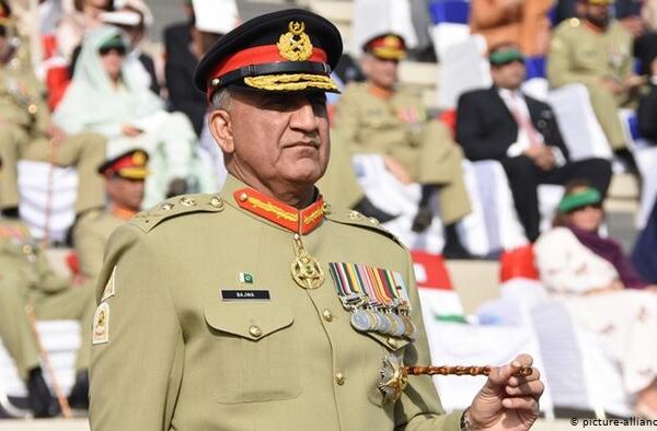 سفارتی تناؤ ختم کرنے کے لیے پاکستانی آرمی چیف سعودی عرب جائیں گے