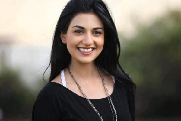 سارہ خان کی شوبز ڈیبیو کی تصاویر سوشل میڈیا پر وائرل ہو گئیں