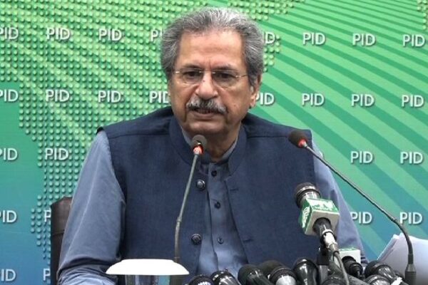 کیمبرج کا مسئلہ حل، وزیر تعلیم نے طلبہ کیلئے جلد نئے گریڈز کا اعلان کر دیا