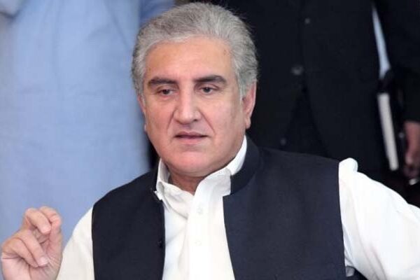 کراچی میں انتظامیہ نے اپنی تجوریاں بھریں اور شہر کو اس کے حال پر چھوڑ دیا: وزیر خارجہ