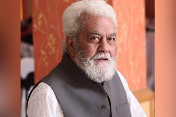 سینیئر صحافی اطہر علی ہاشمی انتقال کر گئے