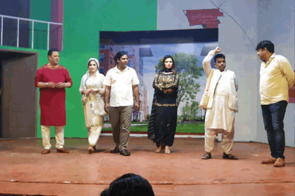 لاہور میں پانچ ماہ بعد تھیٹر کی رونقیں بحال ہو گئیں