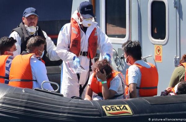 سمندری راستے سے برطانیہ پہنچنے والے مہاجرین میں اضافہ