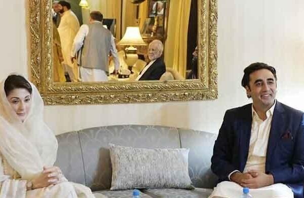حکومتی  نائو  بھنور  میں
