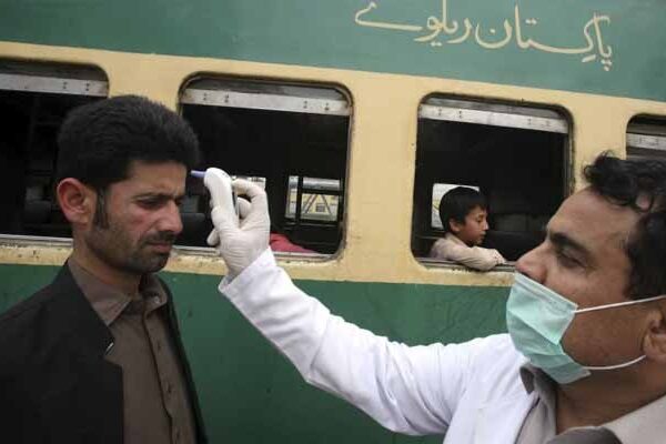 ملک میں کورونا کے فعال کیسز میں اضافہ، 24 گھنٹوں میں 640 نئے کیس رپورٹ