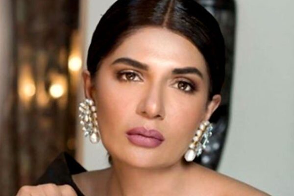 راحت کاظمی سے متعلق بیان پر شدید تنقید، عفت عمر نے وضاحتیں شروع کر دیں