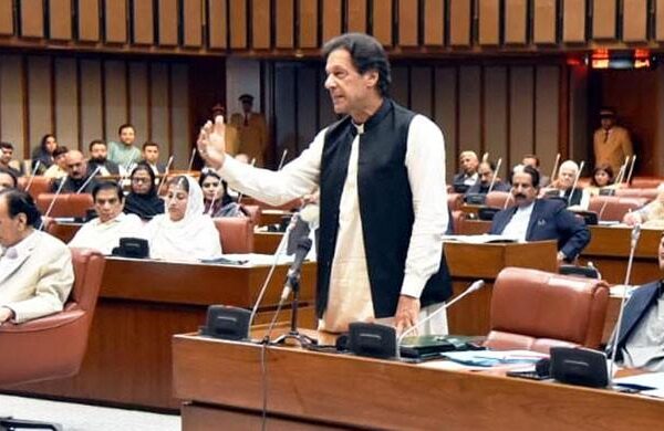 اہم معاملات پر قانون سازی کیلئے پارلیمنٹ کا مشترکہ اجلاس، وزیراعظم ایوان میں موجود