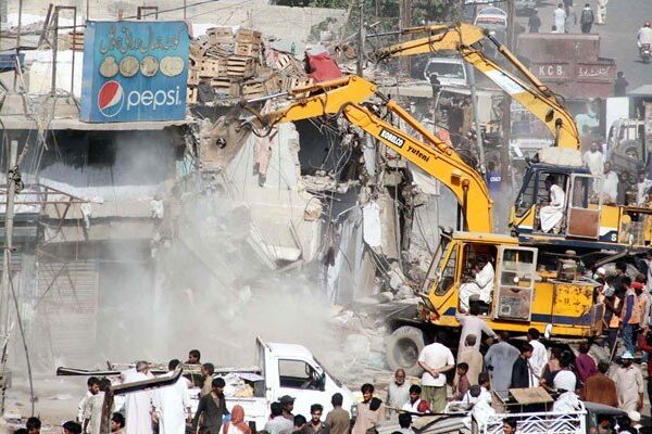 کراچی میں نالوں پر تجاوزات کیخلاف بڑے پیمانے پر آپریشن شروع