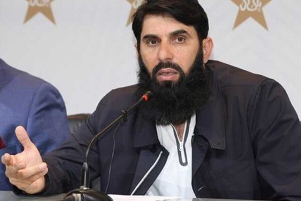 سوشل میڈیا کے مشوروں پر پلاننگ نہیں کرتے، پاکستانی ہیڈ کوچ