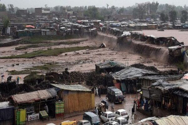 ملک بھر میں بارشوں سے حادثات اور لینڈ سلائیڈنگ، پنجاب اور کے پی میں 29 افراد جاں بحق