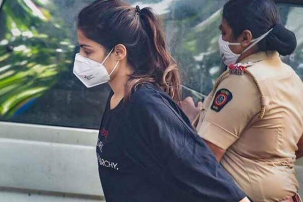 سشانت خودکشی کیس میں ڈرامائی موڑ، ریا چکروتی گرفتار