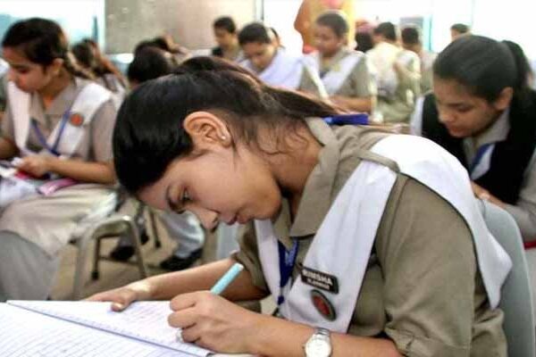 ملک بھر میں تعلیمی ادارے 7 ماہ بعد دوبارہ کھل گئے