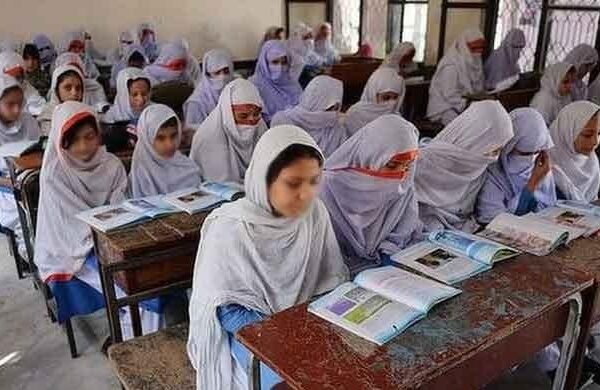 حکومت کا ملک بھر میں کل سے پرائمری اسکول کھولنے کا اعلان