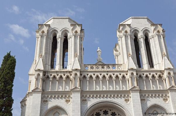 فرانس: چرچ کے نزدیک حملہ، کم از کم دو افراد ہلاک