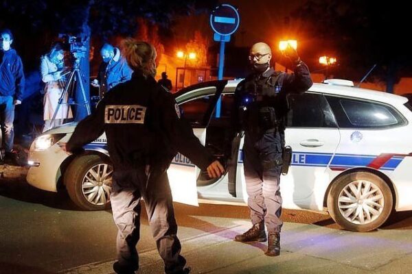 فرانس میں گستاخانہ خاکوں کی نمائش پر استاد قتل، پولیس فائرنگ سے نوجوان شہید