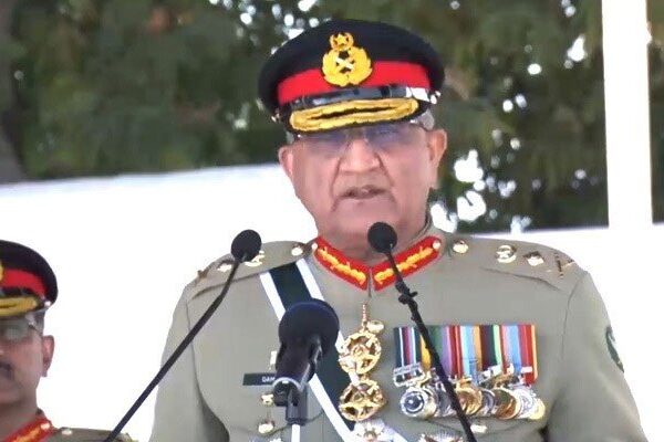 آئین اور قانون کی رہنمائی میں منتخب حکومت کی مدد جاری رکھیں گے: آرمی چیف