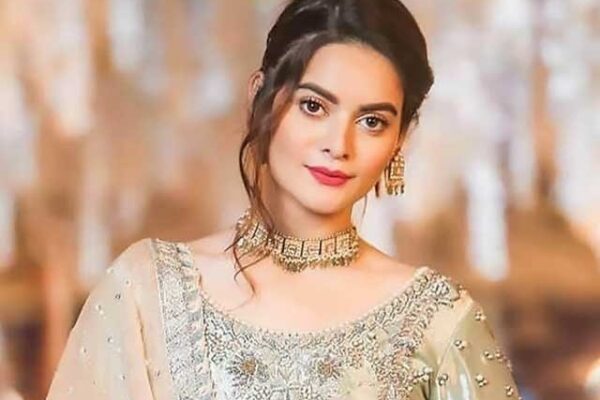 منال خان نے اپنی شادی کی خبروں پر خاموشی توڑ دی